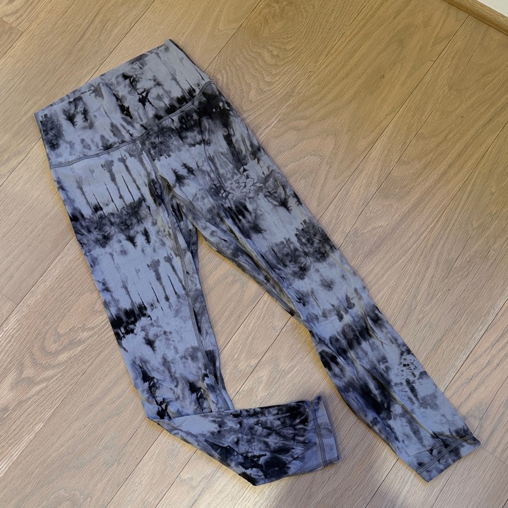 Lululemon black tie-dye align leggings, super butter, soft like new size 6